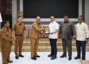 Wali Kota Wesly Silalahi SH MKn diwakili Asisten Pemerintahan dan Kesejahteraan Rakyat menerima kunjungan kerja Badan Pembentukan Peraturan Daerah