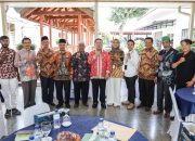 Wali Kota Pematangsiantar Wesly Silalahi SH MKn bersama sejumlah tokoh agama menerima kunjungan tim peneliti