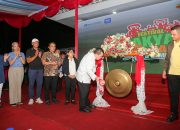 Wali Kota Pematangsiantar Wesly Silalahi SH MKn didampingi Ketua TP PKK Ny Liswati Wesly Silalahi menghadiri Festival Rakyat dan Nobar Bola Gembira Piala Dunia 2026