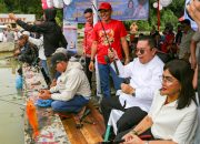 Wali Kota Pematangsiantar Wesly Silalahi SH MKn didampingi Ketua TP PKK Kota Pematangsiantar Ny Liswati Wesly Silalahi menghadiri mancing bareng
