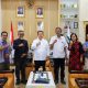 Wali Kota Pematangsiantar Wesly Silalahi SH MKn menerima audiensi Panitia Sudirman Cup 7 dan Panitia Pesta Olob Olob 123 Resort Siantar GKPS
