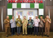 Wali Kota Pematangsiantar Wesly Silalahi SH MKn didampingi Staf Ahli Bidang Pembangunan menerima audiensi Forum Kerukunan Umat Beragama FKUB